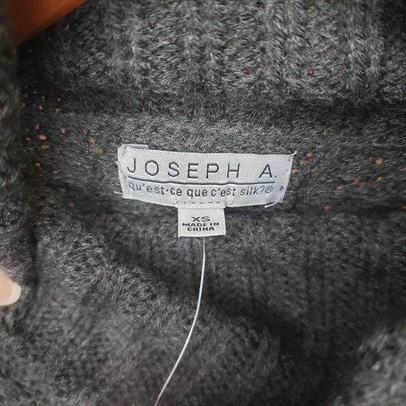 Joseph A. Oversized Cable Knit Sweater in Charcoal heather - Size XS - Picture 9 of 9